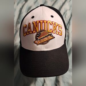 Vancouver Canucks Hat 47 Vintage Black &‎ White Snapback Men's.